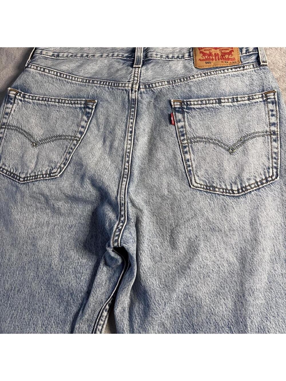Levi’s 565 Loose Straight Baggy Light Wash Jeans Size 32/32.